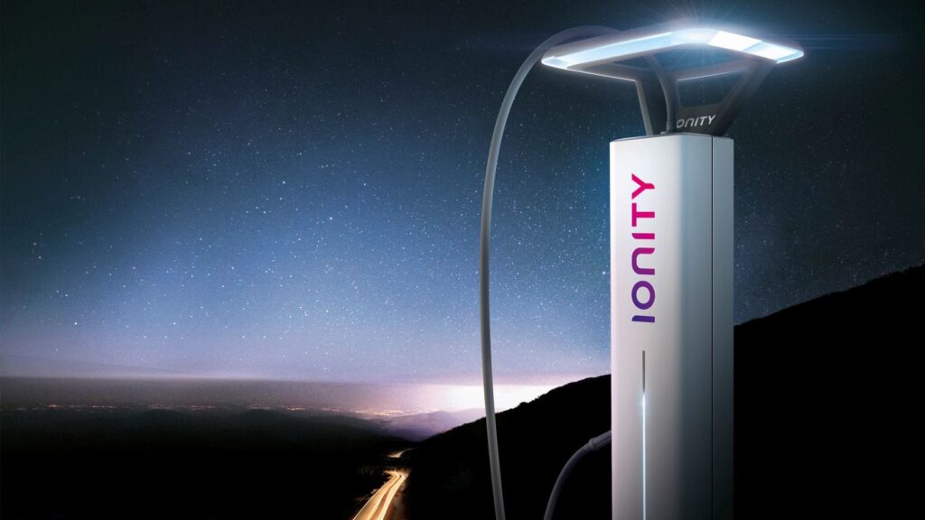 Charge en route with Mercedes me Charge and IONITY